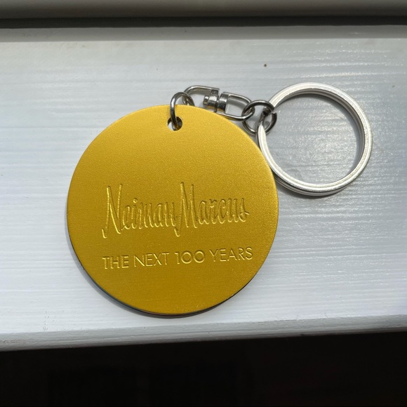Neiman Marcus 100th Anniversary Disk Keychain - Picture 3 of 9
